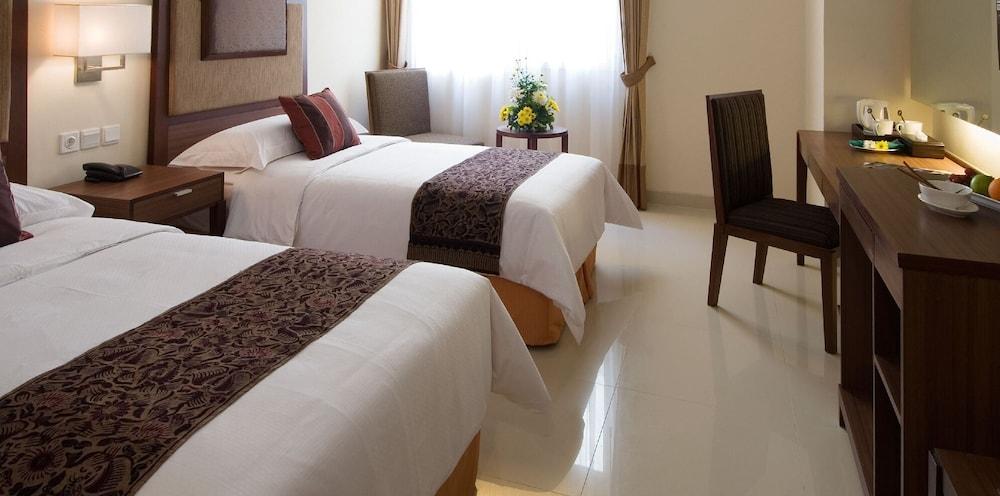 Aston 4* Manado