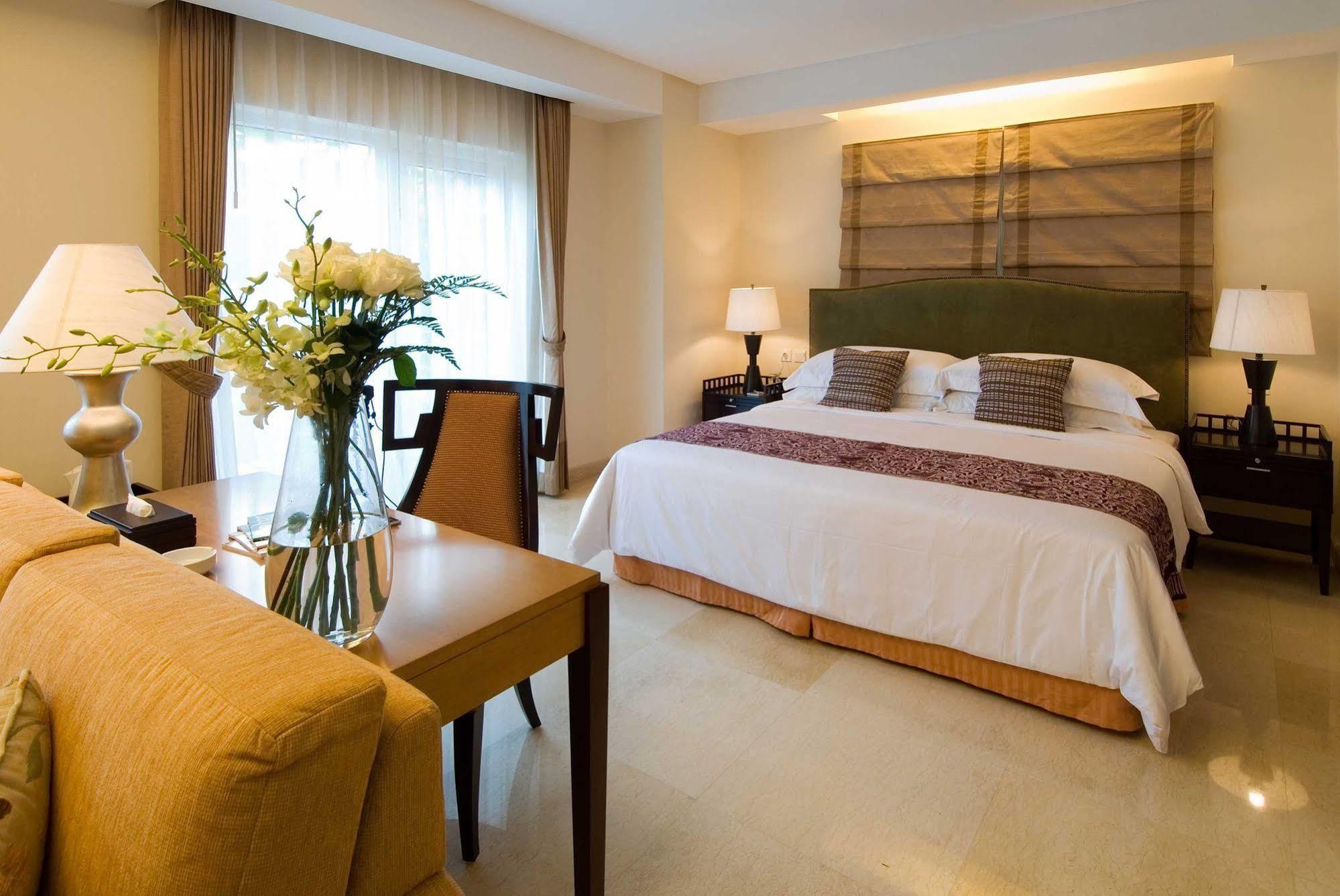Aston Hotel